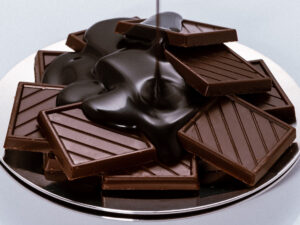 csokoládé olvasztás, barna kocka és krém