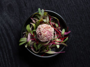 színes étel fekete háttér előtt