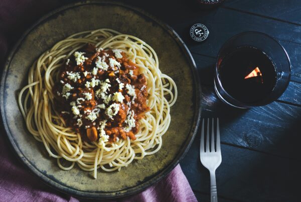egy tál spagetti Marinetti szósszal
