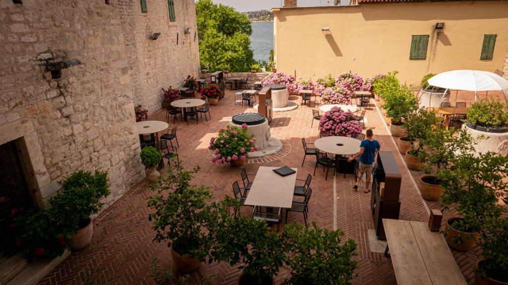 kőház mellett Pelegrini étterem felülről