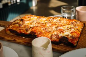 pizza asztalon