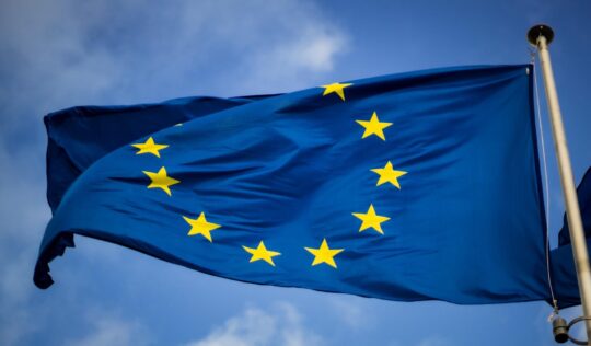 az Európai Unió zászlója, kék zászló, sárga csillagok