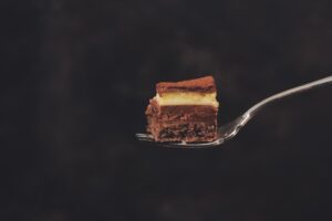 barna-sárga csokoládés sütemény, torta