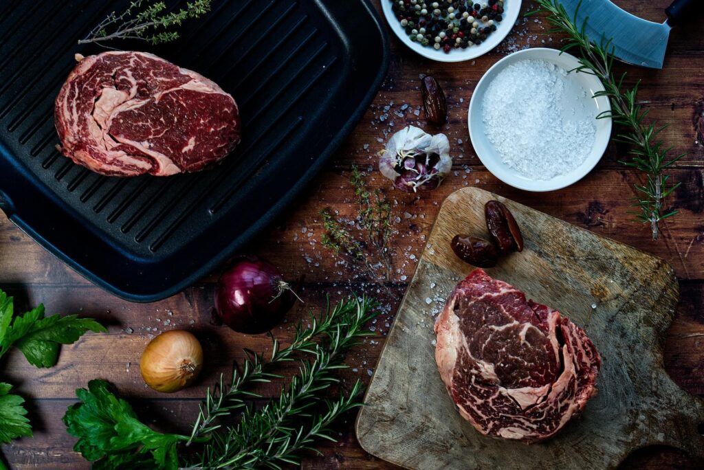 steak, marha hús és só felülnézetből