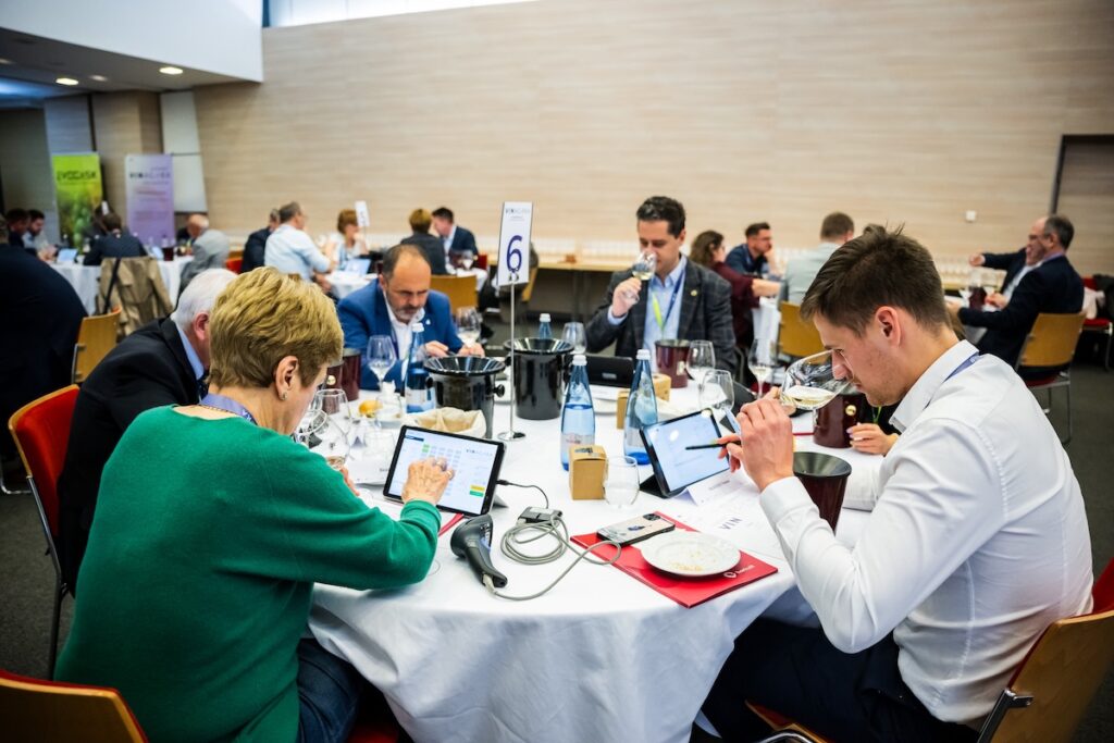 A bírálók egyik asztala, Vinagora 2026